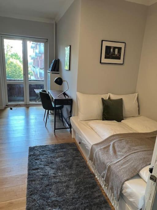 Cozy In Christianshavn W Two Balconies. Apartamento Copenhague